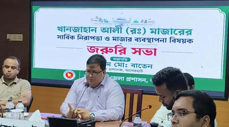 খানজাহান আলী মাজারের দীঘি থেকে কুমির সরানোর সিদ্ধান্ত