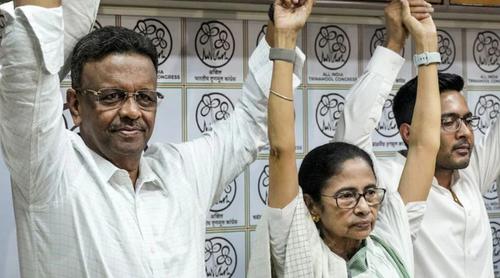কলকাতার মেয়র পদ থেকে সরে দাঁড়ালেন মমতার ঘনিষ্ঠ সহযোগী