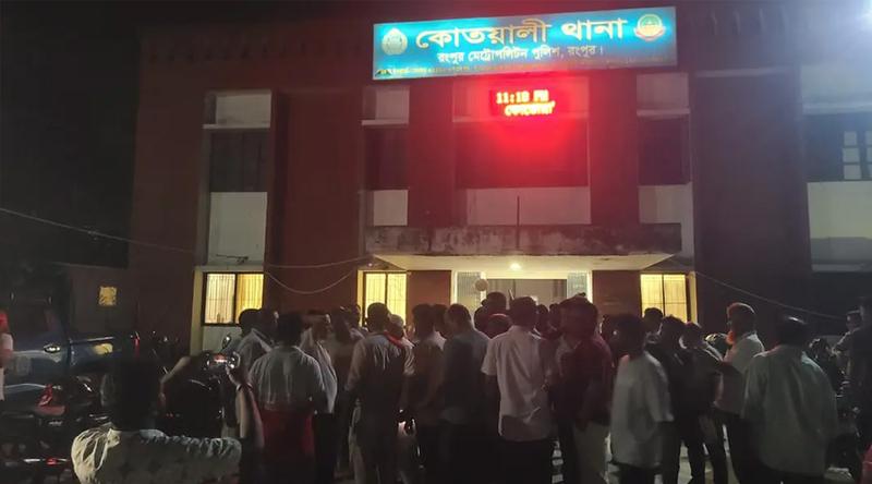 থানার ভেতরে স্বেচ্ছাসেবক দল নেতাকে পেটানোর অভিযোগ, ৩ পুলিশ সদস্য ক্লোজড
