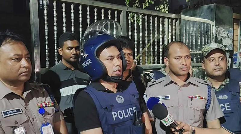 জেনেভা ক্যাম্পে অভিযানে গাঁজা-হেরোইনসহ আটক ১৩