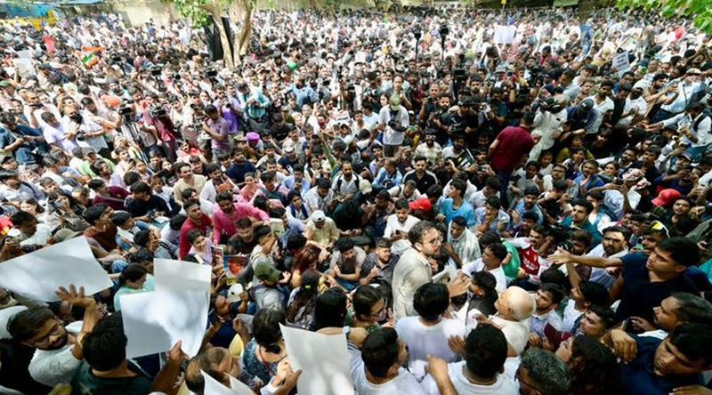 ‘ইনকিলাব জিন্দাবাদ’ স্লোগানে উত্তাল দিল্লি