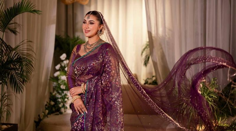 হঠাৎ শাড়ি-গয়নায় অপুর সাজ, কী বার্তা দিলেন অভিনেত্রী?