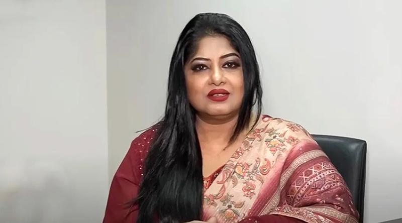 ‘বিচ্ছেদ বেদনা’ নিয়ে হঠাৎ আলোচনায় মৌসুমী