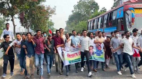 ময়মনসিংহের ভালুকায় নিষিদ্ধ ছাত্রলীগের ঝটিকা মিছিল