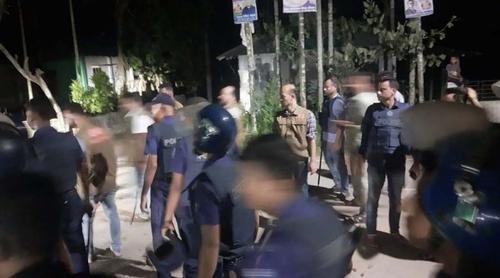 মাইকে ঘোষণা দিয়ে ছাত্রদলের ওপর আ.লীগের হামলা, মোটরসাইকেলে আগুন