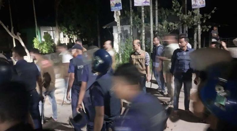 মাইকে ঘোষণা দিয়ে ছাত্রদলের ওপর আ.লীগের হামলা, মোটরসাইকেলে আগুন