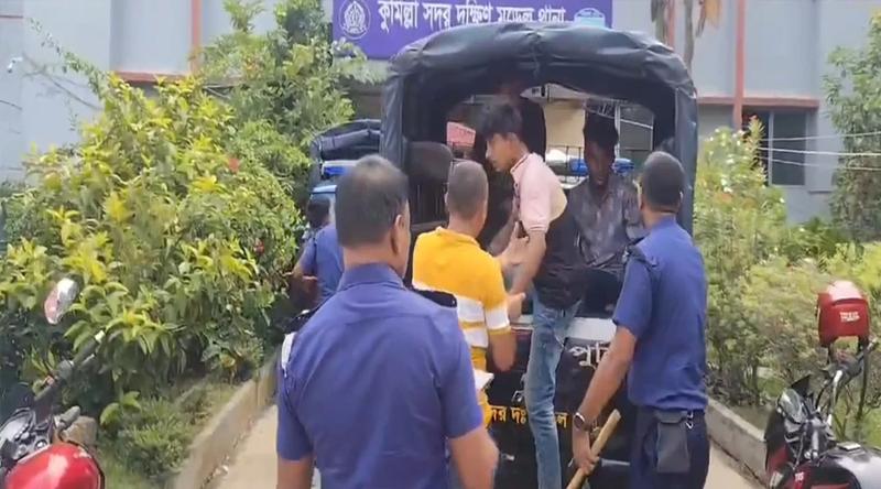 ছাত্রলীগের ঝটিকা মিছিল, ৪৫ জনকে আটক করে পুলিশে দিলো স্থানীয়রা