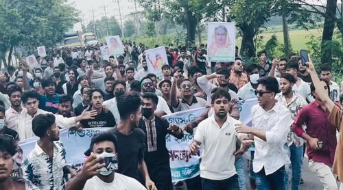 নিষিদ্ধ ছাত্রলীগের ৪৫ নেতাকর্মীকে ধরে পুলিশে দিল ছাত্রদল