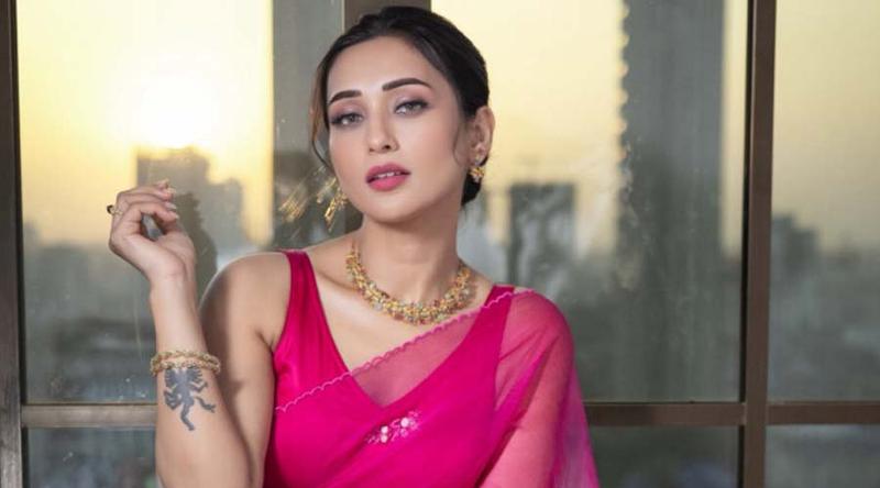 আইনি লড়াইয়ের মাঝেই সতর্কবার্তা দিলেন মিমি