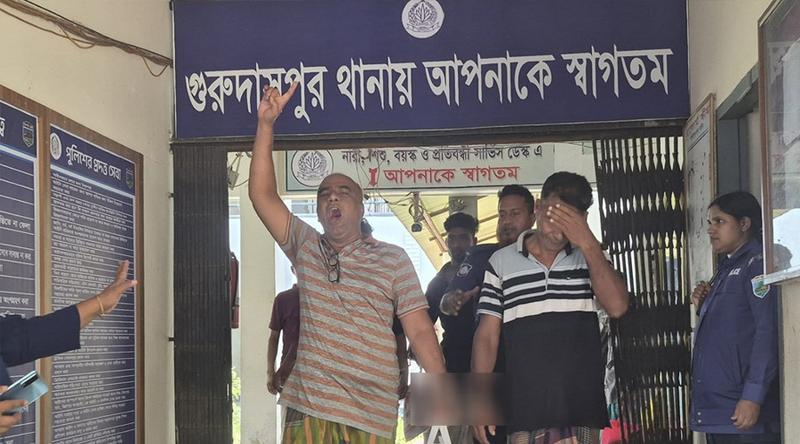গুরুদাসপুরে আ. লীগ নেতা সবুজ ফকির গ্রেপ্তার