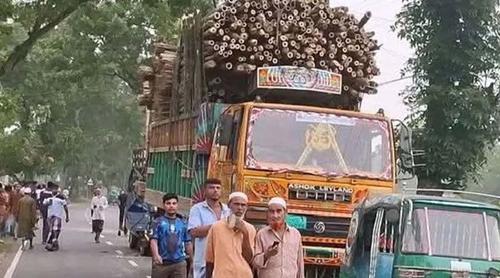 টাঙ্গাইলে পিকআপের ধাক্কায় ৪ জনের মৃত্যু