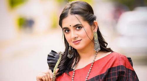 কয়েক দফা অস্ত্রোপচারের পর সুস্থতার বার্তা দিলেন তানিয়া বৃষ্টি