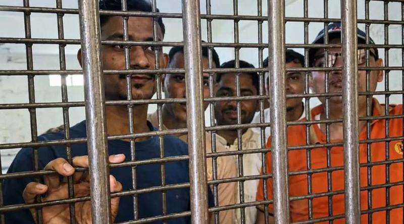 আত্মসমর্পণের পর জেলহাজতে পাঠানো হলো আওয়ামী লীগের ৫ নেতাকর্মীকে