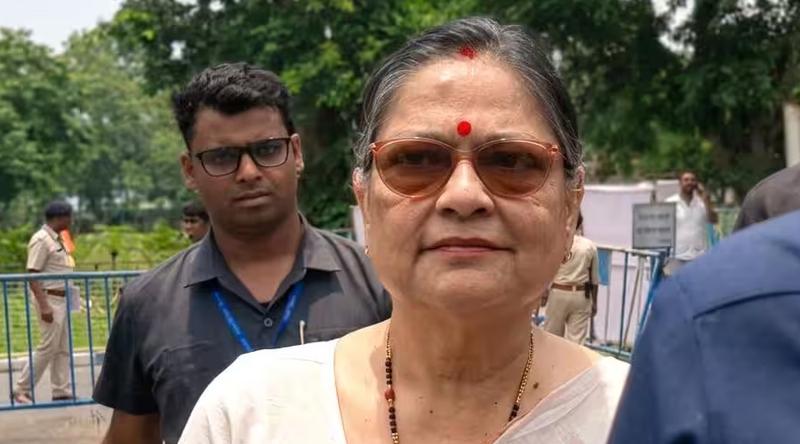 তৃণমূলের ২০ বিদ্রোহী এমপি নিয়ে মোদী শিবিরে যোগ দিচ্ছেন কাকলি ঘোষ দস্তিদার
