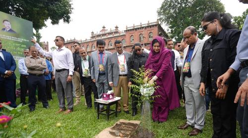 বৃক্ষরোপণের মাধ্যমে বাসযোগ্য পৃথিবী গড়ার আহ্বান জুবাইদা রহমানের