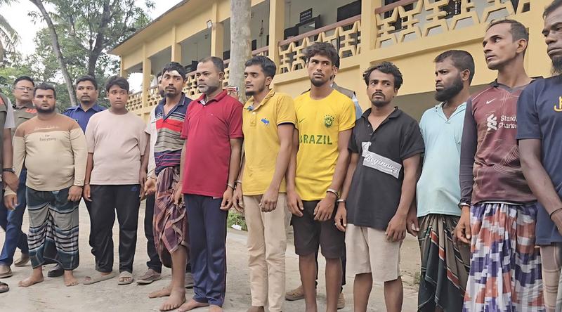 কুমিল্লায় পুলিশের ওপর হামলা ও গাড়ি ভাঙচুর: আটক ১৯