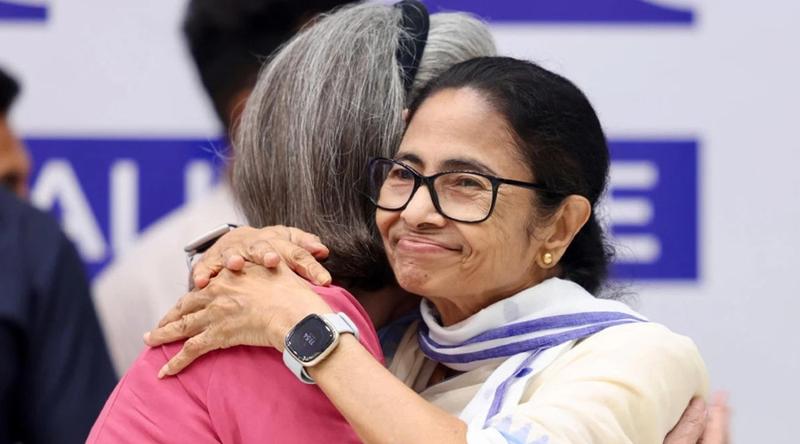 তবে কী কংগ্রেসই হতে যাচ্ছে মমতার শেষ রাজনৈতিক গন্তব্য?
