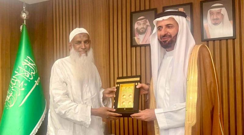 বাংলাদেশের হজ ব্যবস্থাপনায় দক্ষতার প্রশংসা করলেন সৌদির মন্ত্রী
