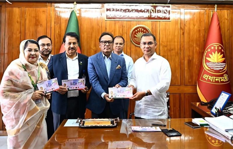 বিশ্বকাপ উপলক্ষে স্মারক ডাকটিকিট উন্মোচন করলেন প্রধানমন্ত্রী