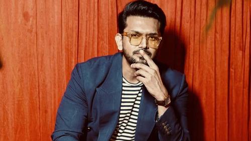 ‘মালিক’ নিয়ে অস্ট্রেলিয়া যাচ্ছেন আরিফিন শুভ
