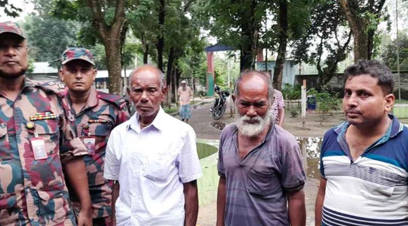 ২ মাস পর বাড়ি ফিরলেন সীমান্তে আটক সেই বৃদ্ধ