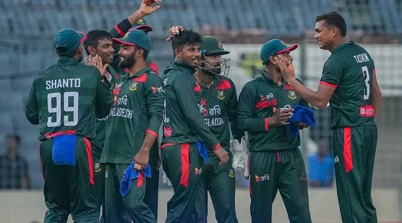 মুস্তাফিজ-তাসকিনের দাপুটে বোলিং, অস্ট্রেলিয়াকে হারিয়ে ইতিহাস গড়ল টাইগাররা