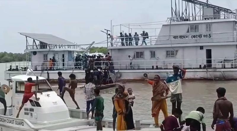 সুন্দরবনের জয়মনির ঘোল কোস্ট গার্ড স্টেশন হারবারিয়ায় দুর্বৃত্তদের হামলা ও ভাঙচুর