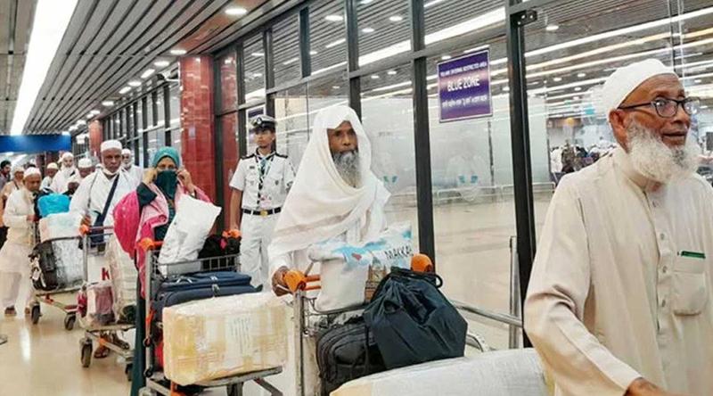হজ পালন শেষে দেশে ফিরেছেন ৫৪ হাজার ৩২৩ হাজি