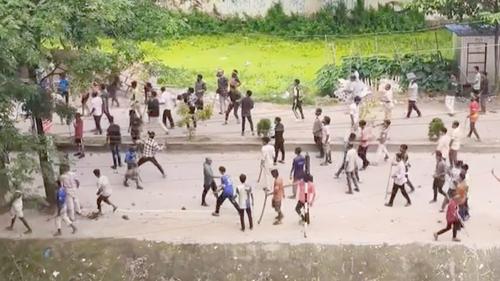 ব্রাহ্মণবাড়িয়ায় হজ যাত্রীর লাগেজ হারানোকে কেন্দ্র করে দু’পক্ষের সংঘর্ষ, আহত ১৫