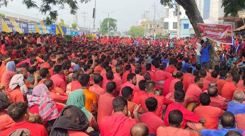 বেনাপোল বন্দরে শ্রমিকদের কর্মবিরতি, আমদানি পণ্যের লোড-আনলোড বন্ধ