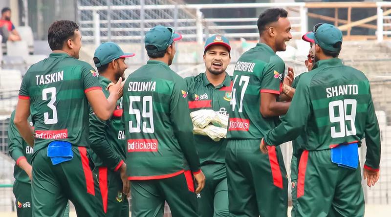 শরিফুলের জোড়া আঘাতের পর তাসকিনের ভেলকি