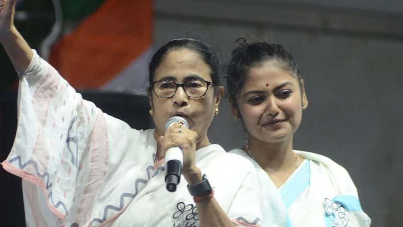 দলের গুরুত্বপূর্ণ পদ থেকে দুই এমপিকে সরিয়ে দিলেন মমতা