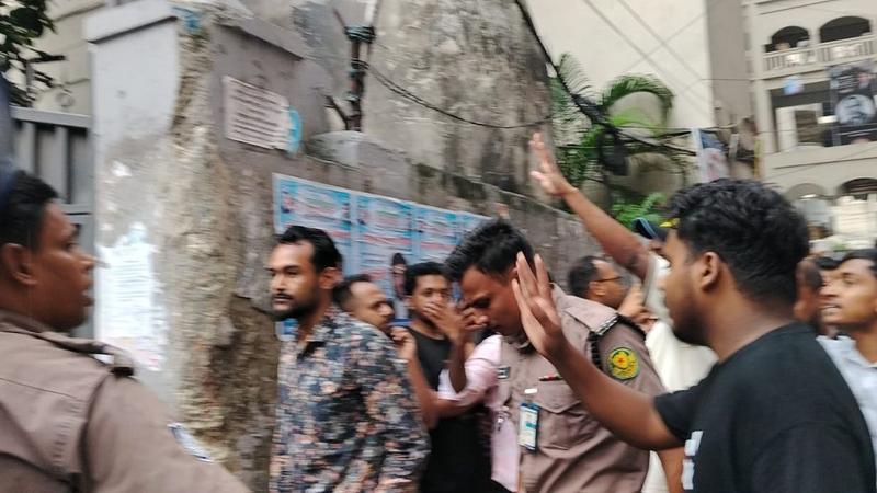 শেখ হাসিনার প্রত্যাবর্তন নিয়ে মিছিলের প্রস্তুতি: ১৩ জন রিমান্ডে