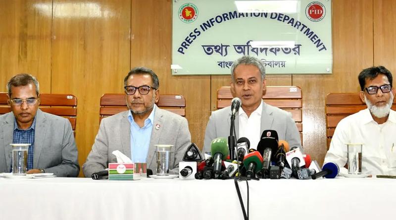 পদ্মা রেলসেতুর পিলারের গোড়া থেকে অতিরিক্ত মাটি সরিয়ে নেওয়া হয়েছে