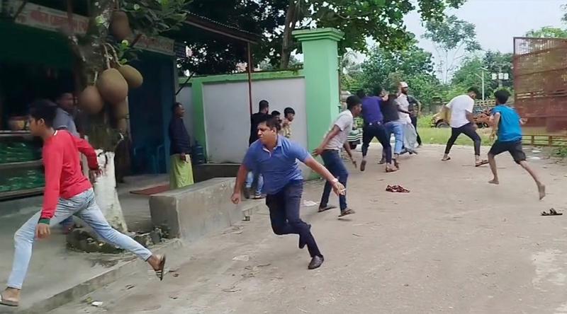 কুমিল্লায় তিতাস থানা গেইটে বাদীর ওপর আসামিদের হামলা!
