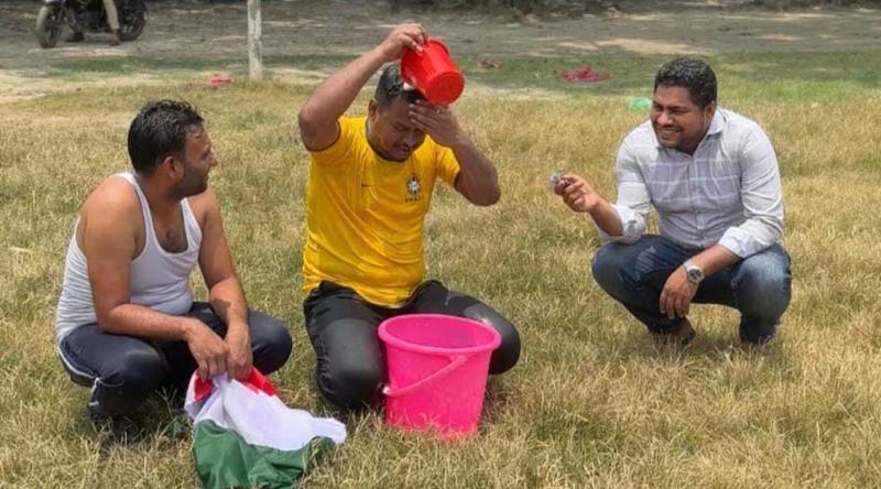 দুধ দিয়ে গোসল করে ব্রাজিলকে বিদায়, ইরানকে সমর্থন ২ তরুণের