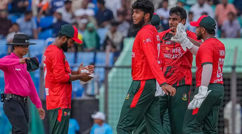 বাংলাদেশকে বড় লক্ষ্য দিলো অস্ট্রেলিয়া