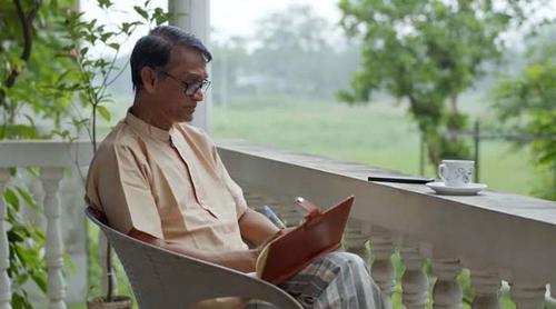 নিঃস্বার্থ বাবার চরিত্রে আজিজুল হাকিম
