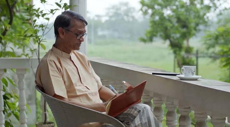 নিঃস্বার্থ বাবার চরিত্রে আজিজুল হাকিম