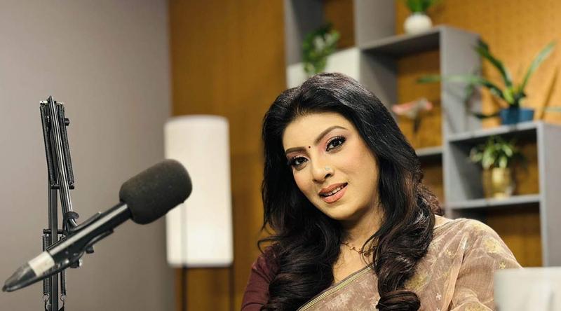 নতুন ভূমিকায় মৌ