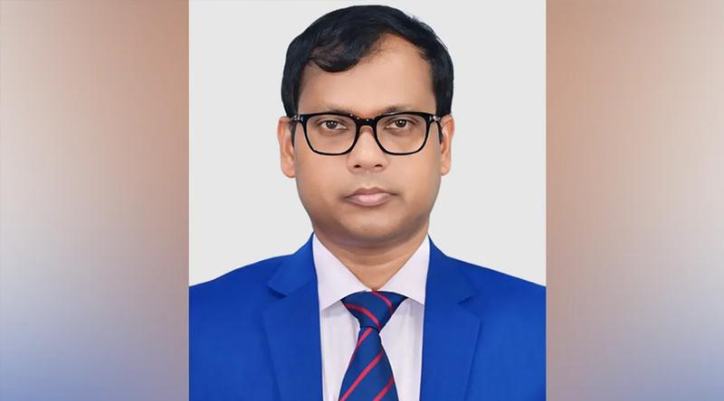 ঢাকার পথে সিলেটের সাবেক ডিসি সারওয়ার আলম