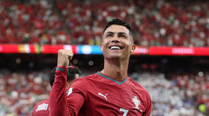 হ্যাটট্রিকের আশায় রোনালদো, বড় লিড নিয়ে বিরতিতে পর্তুগাল