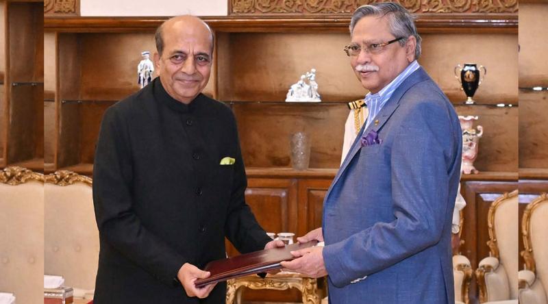 রাষ্ট্রপতির কাছে ভারতীয় হাইকমিশনারের পরিচয়পত্র পেশ