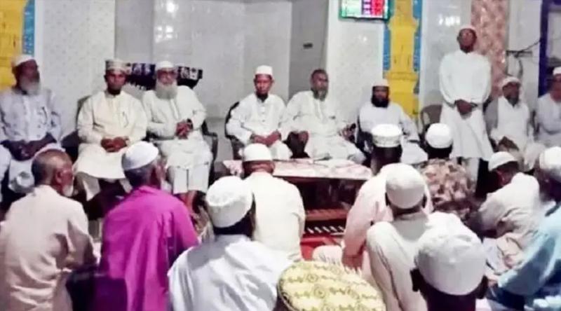 রংপুরে মসজিদের ভেতরে চেয়ার-টেবিল বসিয়ে সভা করল জামায়াত