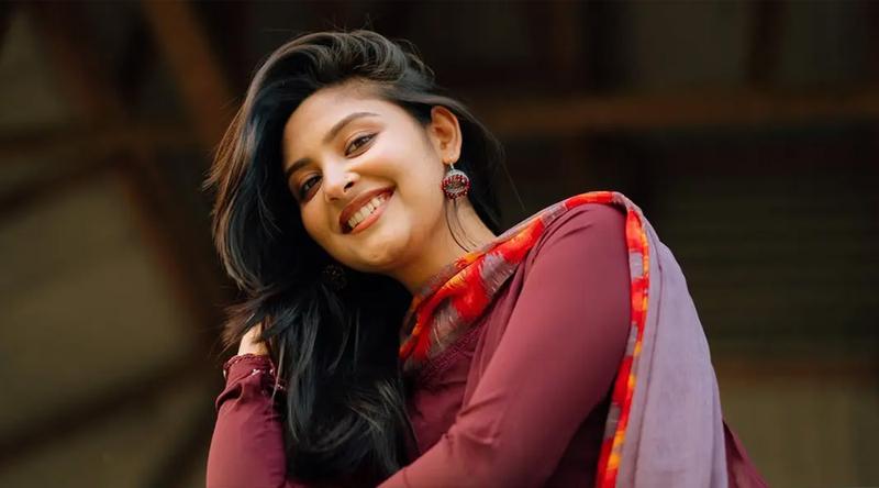 সম্পর্কের ঘোষণা, নাকি বিয়ের ইঙ্গিত? নাজনীন নীহাকে নিয়ে তুমুল আলোচনা, সত্যটা কী?