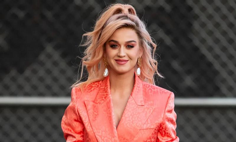 ঝড়ের পূর্বাভাসে বাতিল কেটি পেরির কনসার্ট