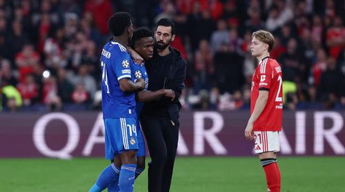 বিশ্বকাপ থেকে ফুটবলে  কার্যকর হতে পারে ‘ভিনিসিয়ুস আইন’!