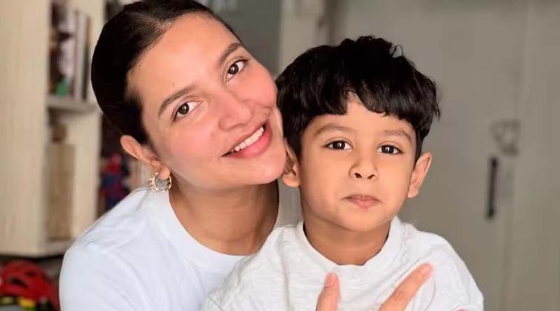 ইউভানকে নিয়ে দুবাইয়ে আটকে শুভশ্রী!