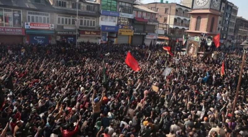 খামেনি হত্যার প্রতিবাদে কাশ্মীরে লাখো মানুষের বিক্ষোভ