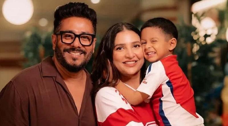 সন্তানসহ দুবাইয়ে শুভশ্রী, কলকাতা থেকে উদ্বিগ্ন স্বামী